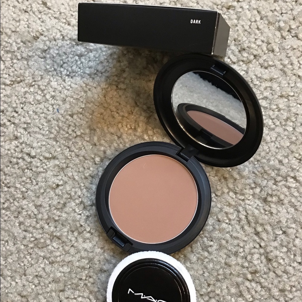 MAC face powder